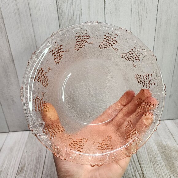 Vintage Pink Depression Glass Salad Bowl Embossed 7'' Grape Design - Picture 2 of 6